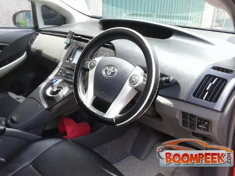 Toyota Prius ZVW30 Car For Rent