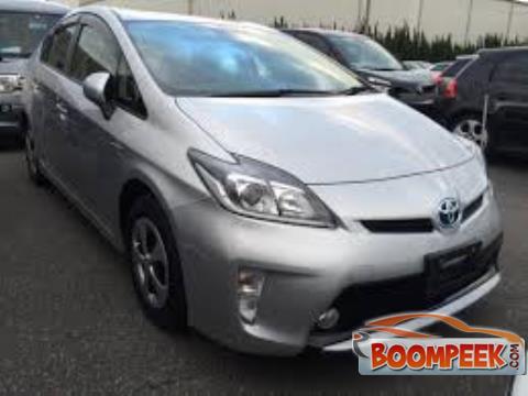 Toyota Prius 3 RD Car For Rent