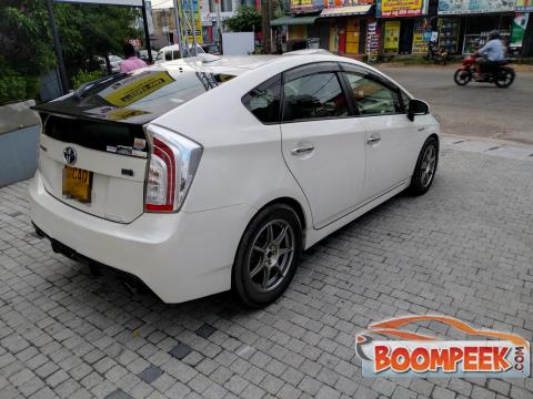 Toyota Prius G Touring 3rd Gen Car For Rent